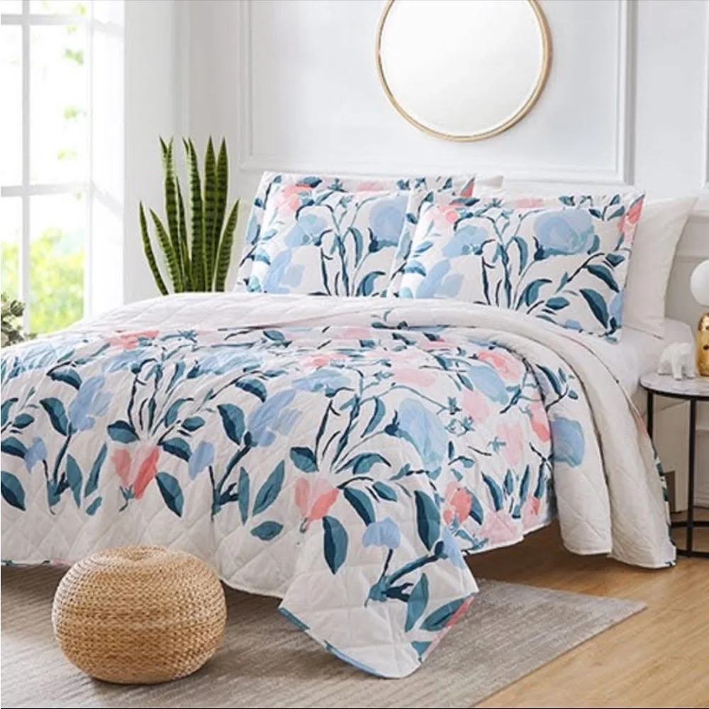 NEW Floral Reversible Queen Quilt Comforter Blue White Pink Bedding Oversized